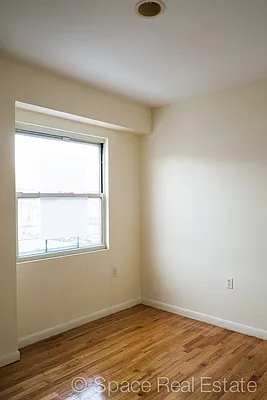 Rented by Space Real Estate | media 29