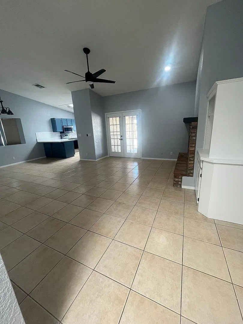 Remodeled 3 Bedroom 2 Bathroom Home — Photo 3
