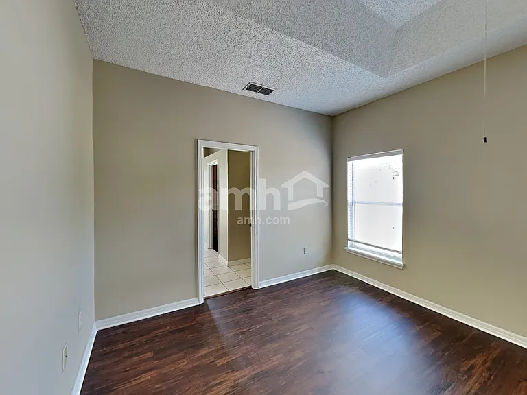 2505 Sherbrook Ln — Photo 14