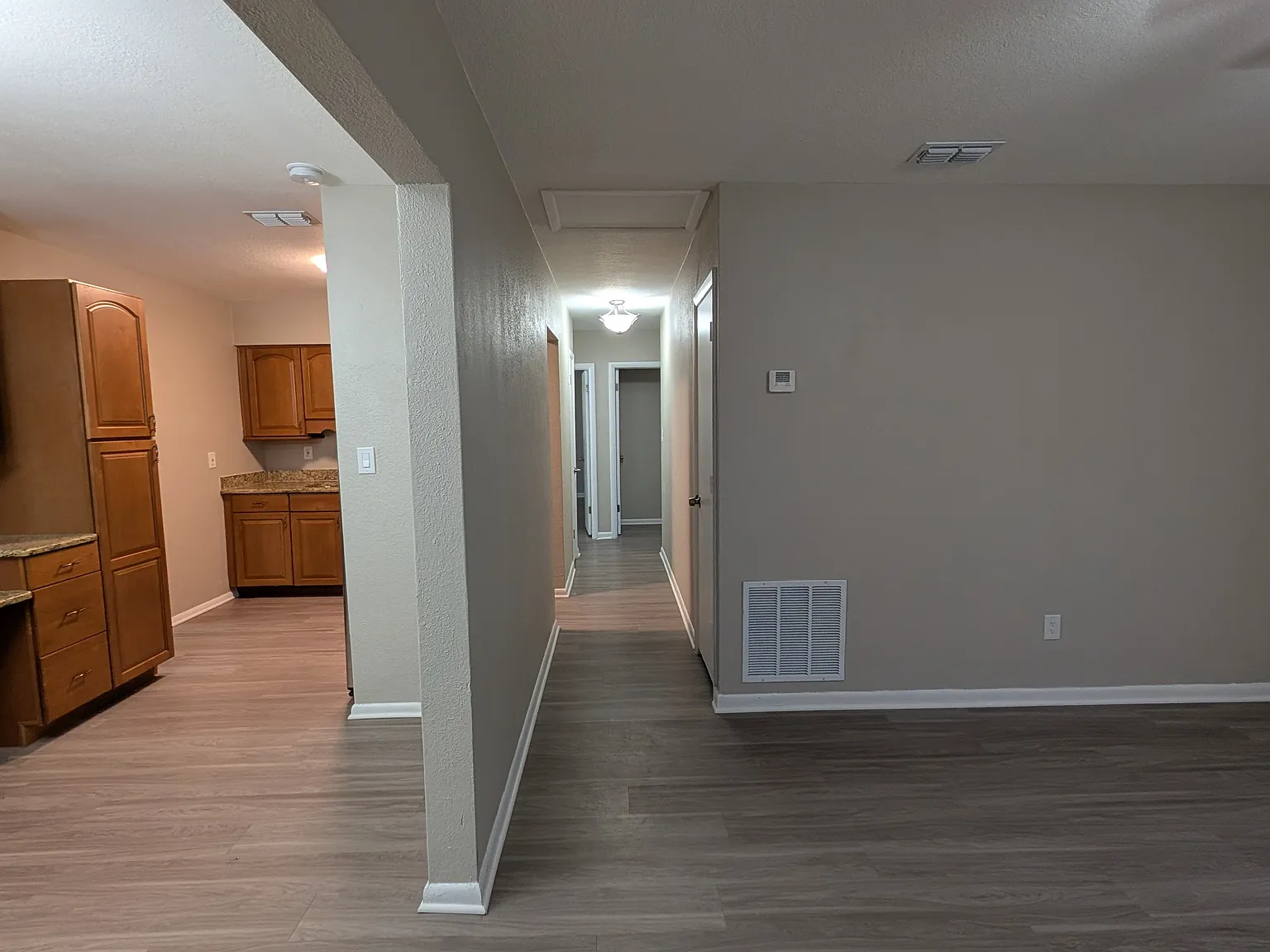 4 bed, 1252 sqft, $2,400 — Photo 4