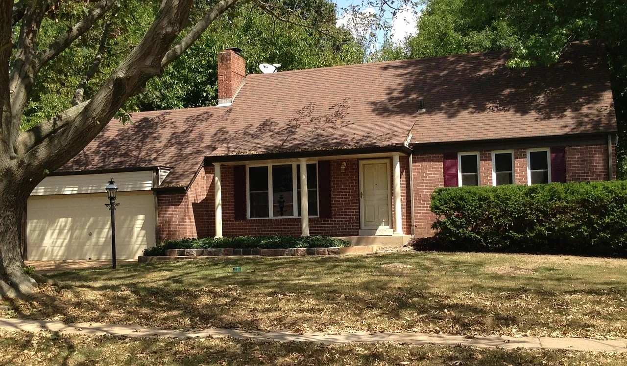 400 Stephanie Ln photo 1