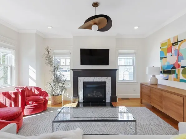32 Neponset Ave #32, Roslindale, MA 02131