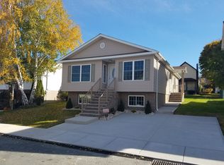 136 Harriet St, Throop, PA 18512