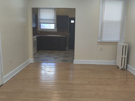 4th image of 4920 N Hutchinson St