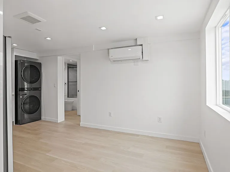 2561 W Avenue 30 — Photo 28