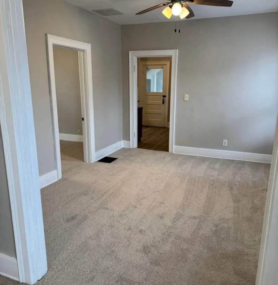 3 bed, 1048 sqft, $1,600 — Photo 3