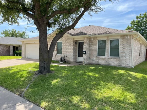 4204 Woodcrest Ct, Haltom City, TX 76137