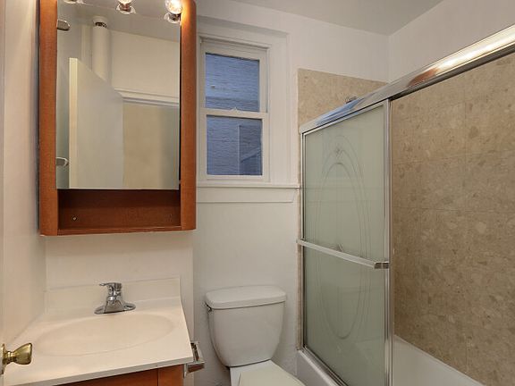 4th image of 225 E 66th St #404