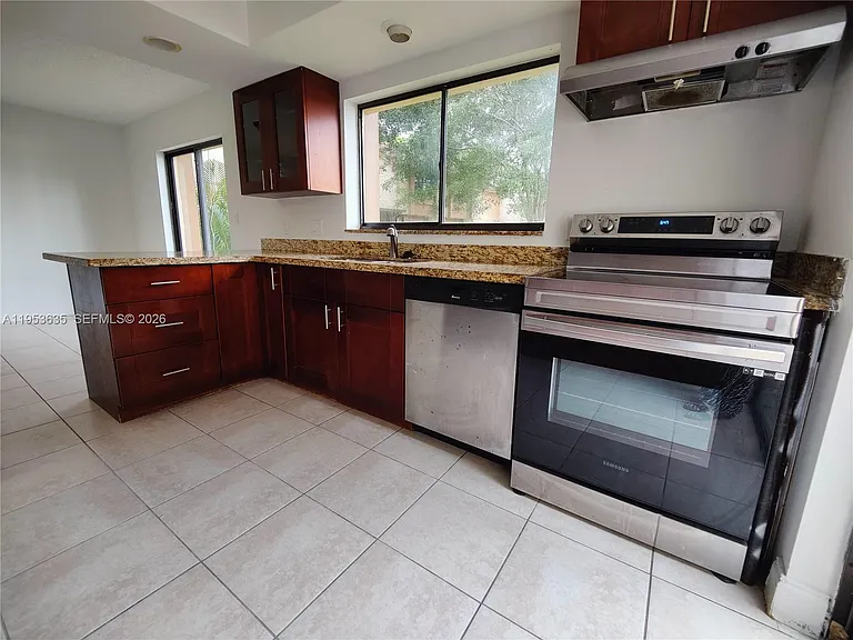 181 Wimbledon Lake Dr — Photo 12