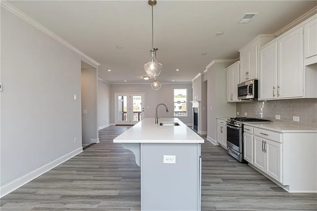 3 bed, 3.5 bath, 2008 sqft, $2,500 — Photo 4