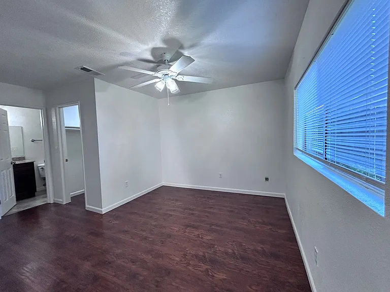3148-3150 Laurelhurst Dr — Photo 7