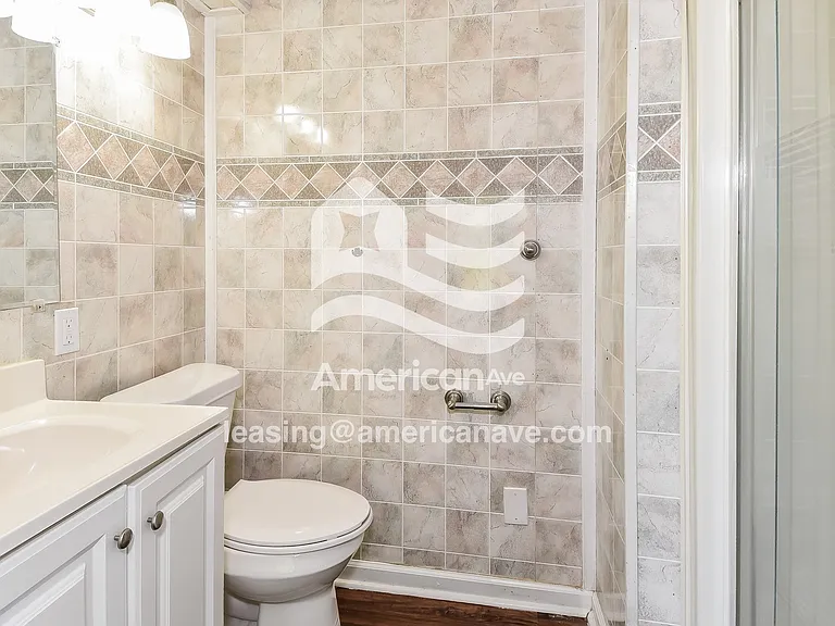 1587_009_wm_-_main_bathroom_12984380.jpg