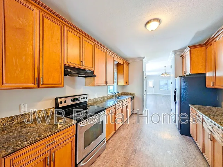 411 3rd Ave S #B — Photo 2