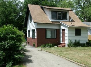 1227 Baker Dr, Kalamazoo, MI 49048