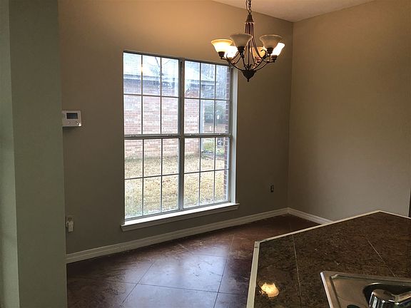 2nd image of 553 Vineland Dr