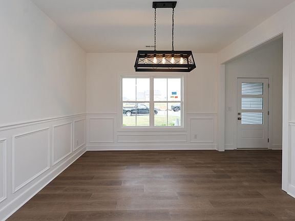 5th image of 208 Skaggs Blvd