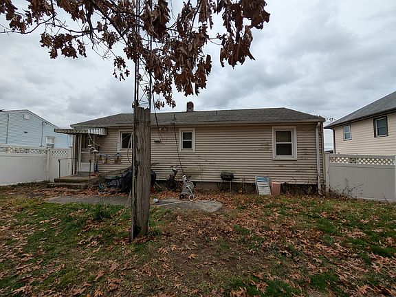 4th image of 366 Burr Street