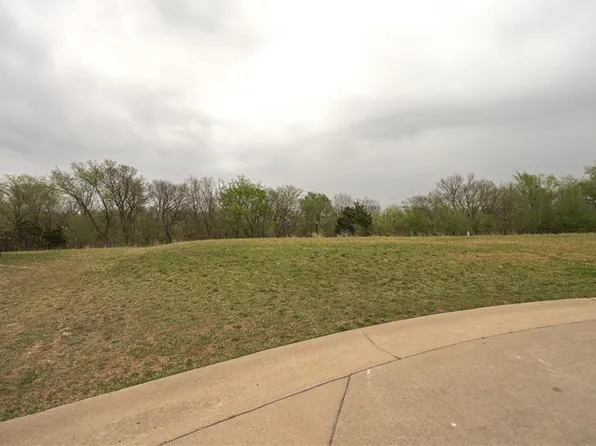 306 E John St, Coffeyville, KS 67337