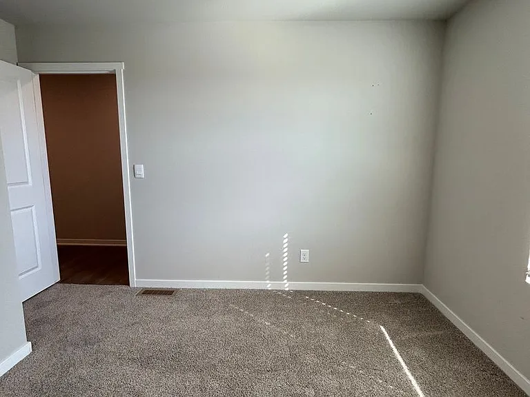12660 S 204th Ave — Photo 40