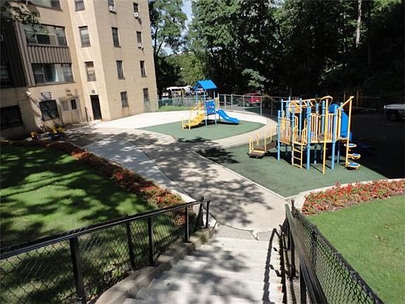 3rd image of 3 Fordham Hill Oval APT 5G