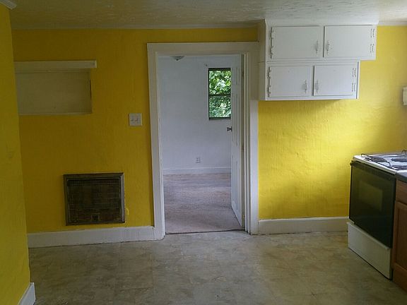 5th image of 300 Richmond Ave #B
