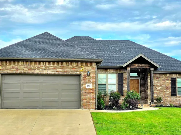 2303 N Elisabeth St, Siloam Springs, AR 72761