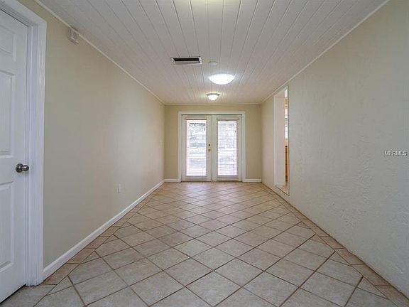 3rd image of 3527 Gladstone St