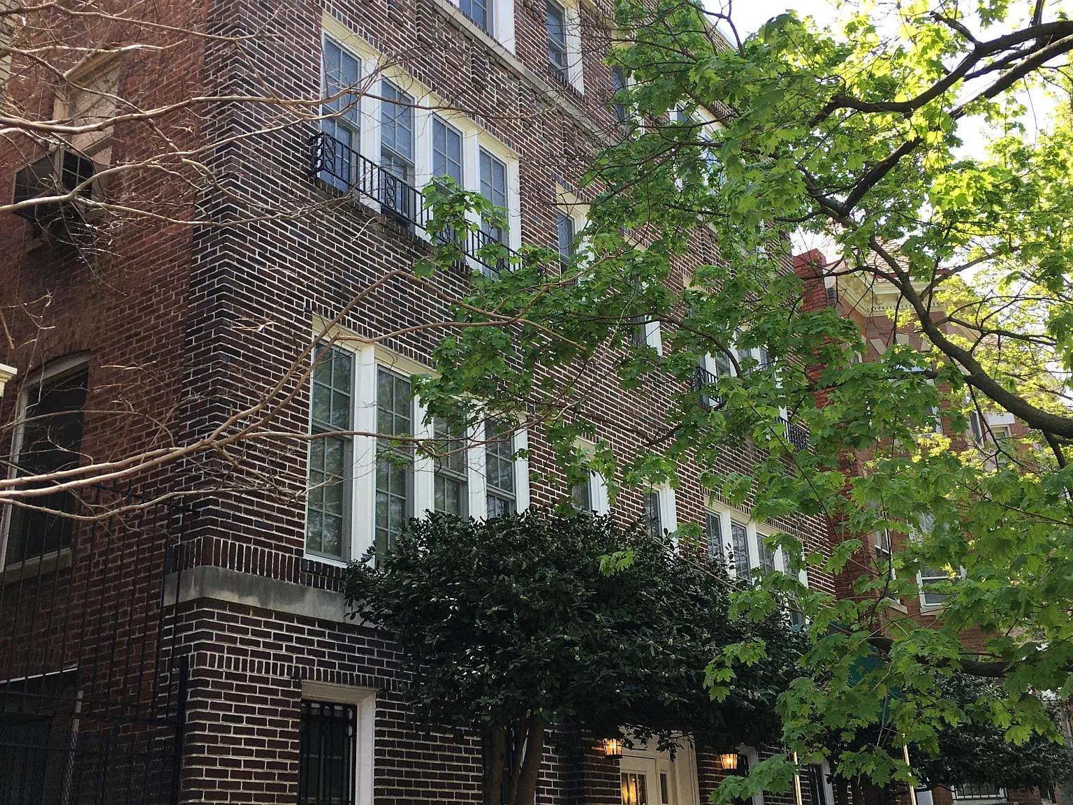 1860 California St NW — Photo 3