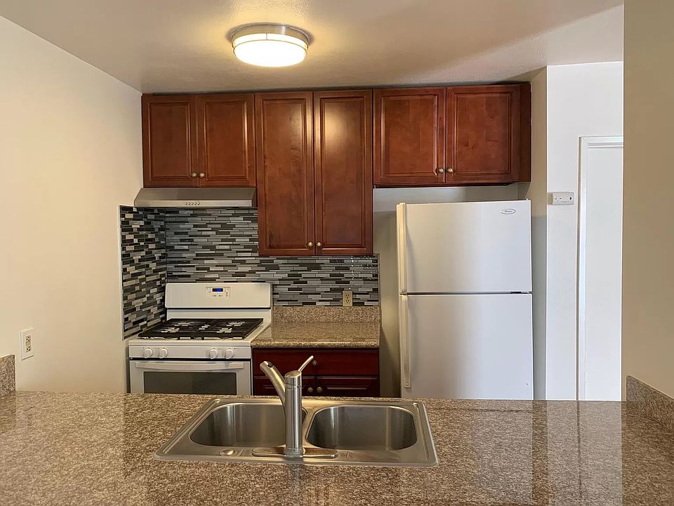 1st image of 115 Maynard St #202