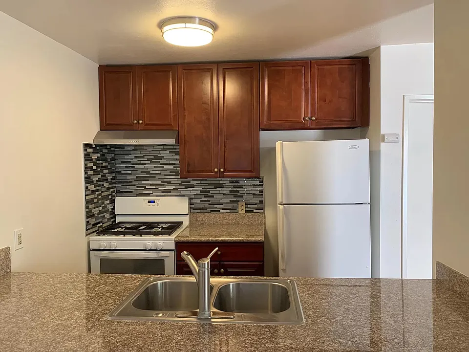 115 Maynard St #202