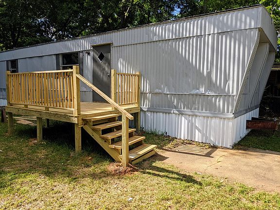 2nd image of 3224 Margaret Ann Dr