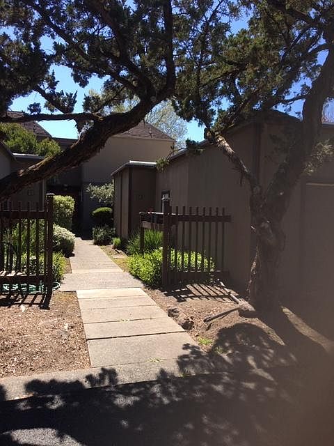 2nd image of 20 Knolls Ln
