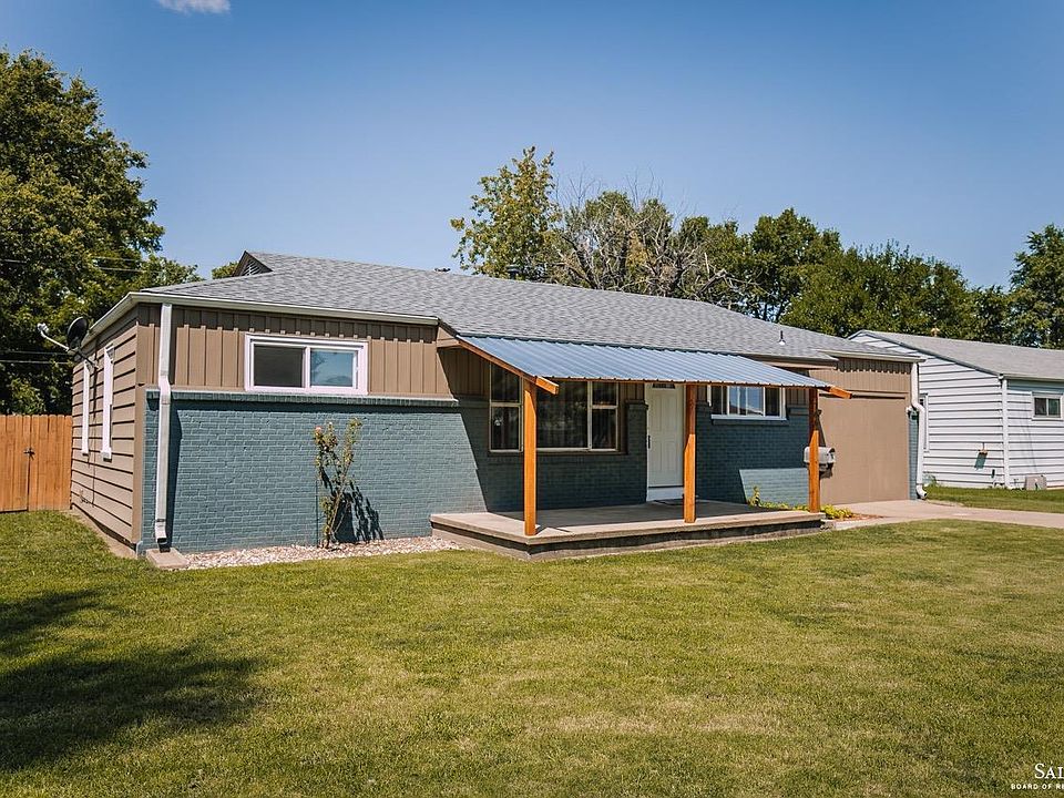 1st image of 766 Plaza Dr