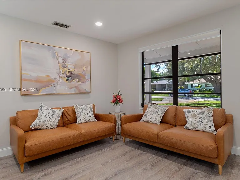 712 Tradewind Dr — Photo 10