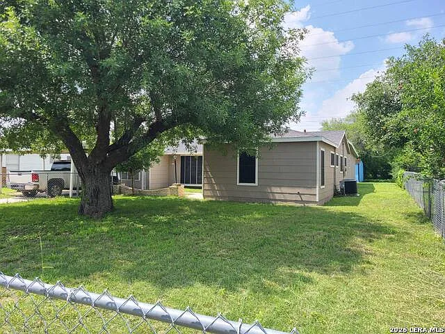 4 bed, 3.0 bath, 2354 sqft, $1,900 — Photo 2