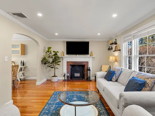 675 Randolph Ave, Milton, MA 02186