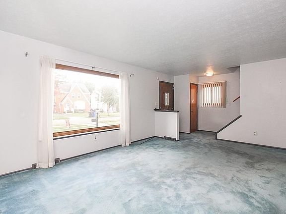 5th image of 16613 Glendale Ave