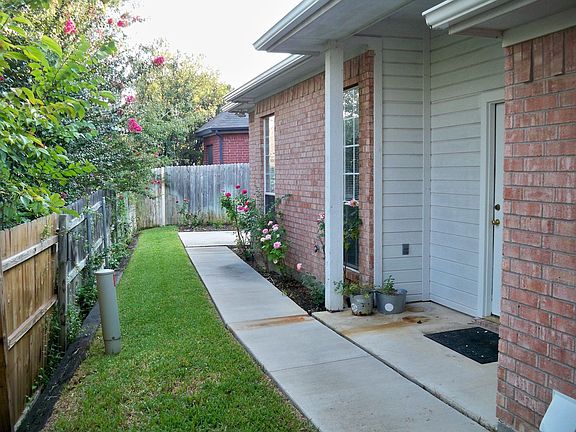 2nd image of 2901 Eagles Nest Dr