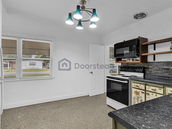 4th image of 1005 Louisiana Ave
