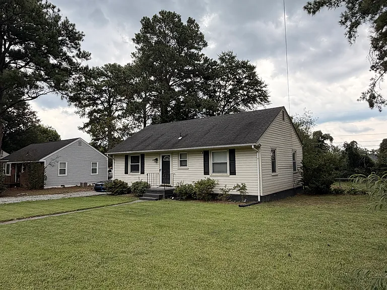 2313 Dickens Rd — Photo 2