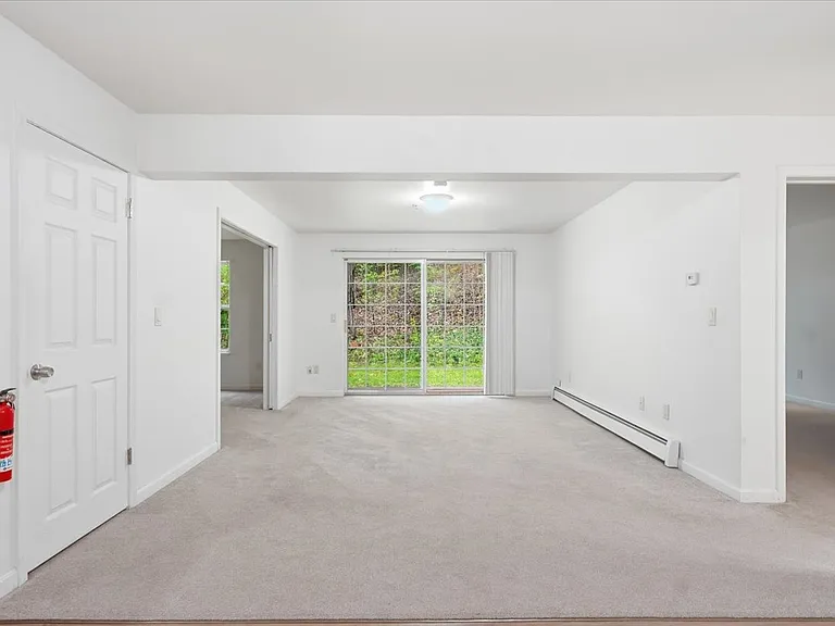 195 Hildred Dr — Photo 2