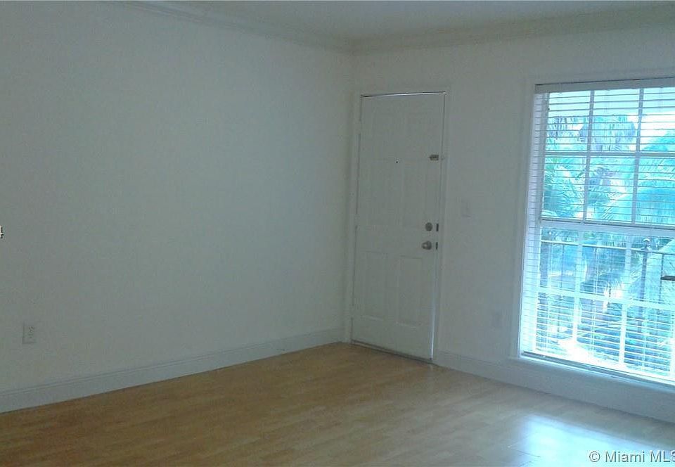 2nd image of 3245 Virginia St APT 05