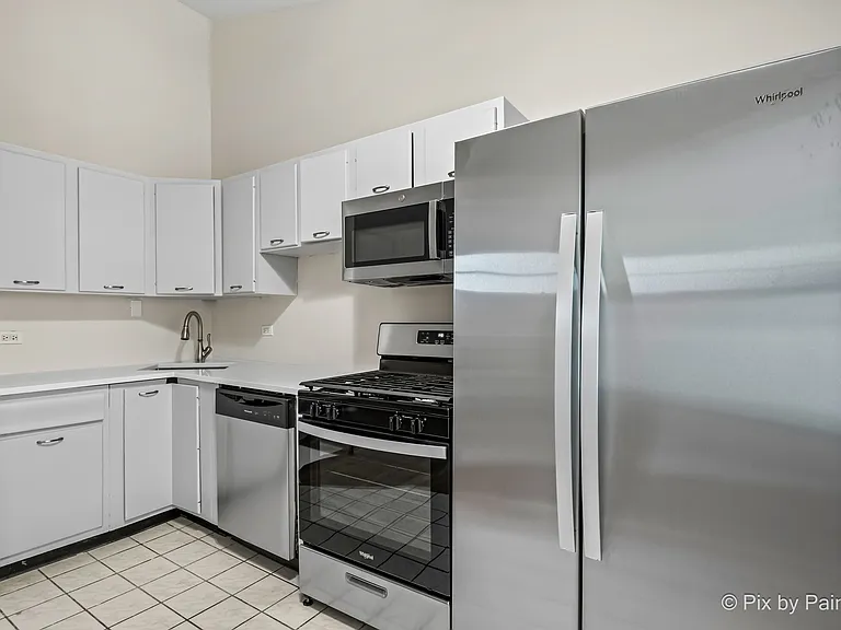327 E Lake St — Photo 3