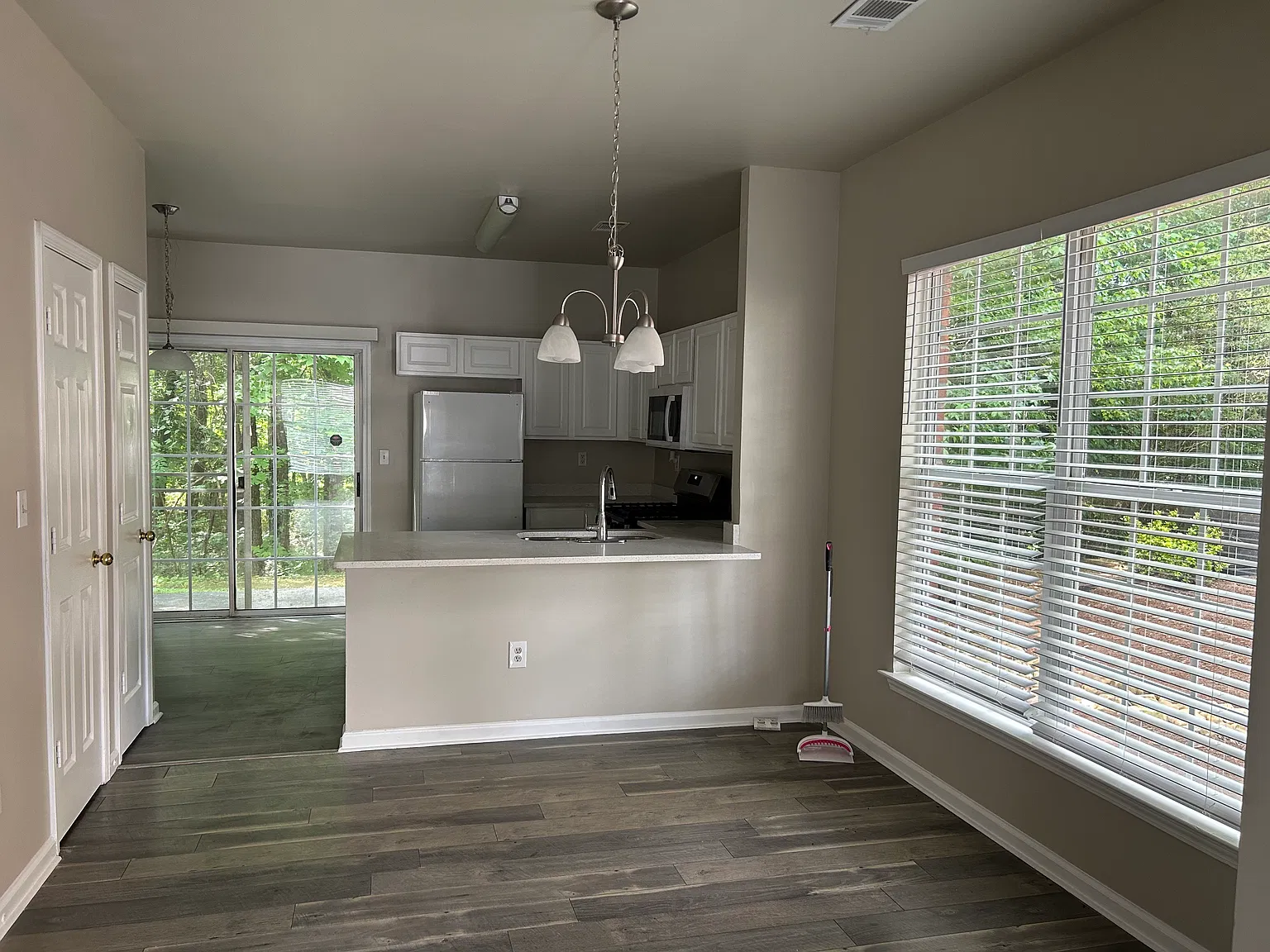 2 bed, 1228 sqft, $1,800 — Photo 2