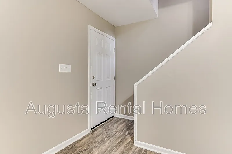 2 bed, 1.5 bath, 1005 sqft, $950 — Photo 1