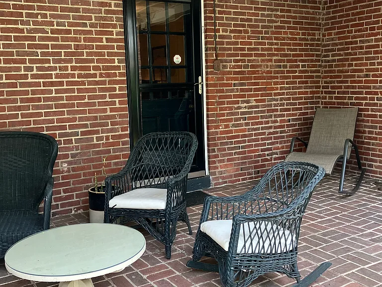 954 Main St — Photo 4