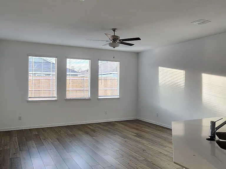 1422 Mesquite Ln — Photo 11