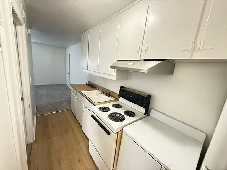 1300 Lola Ave — Photo 3
