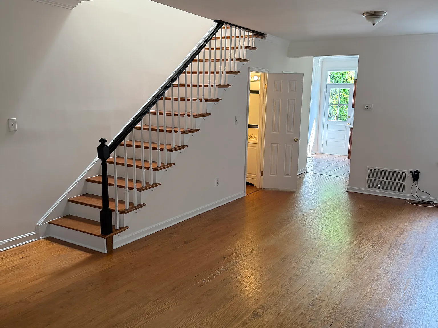 2 bed, 2.5 bath, 1375 sqft, $4,400 — Photo 3