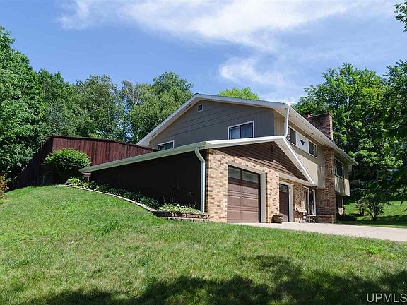3rd image of 103 Raymbault Dr